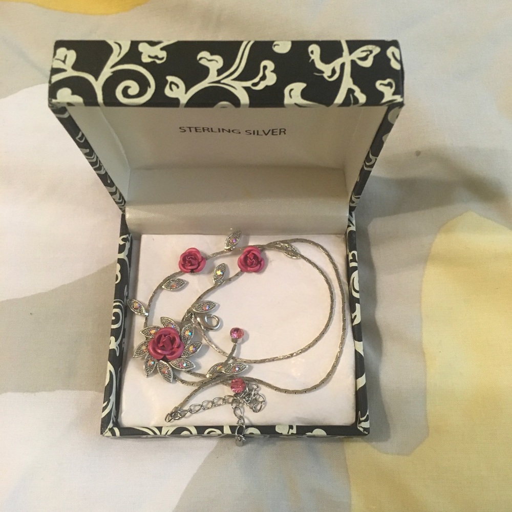 Beautiful Silver Rose Necklace